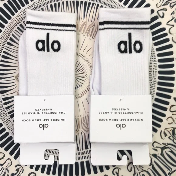 NEW - Hot Alo Yoga Retro Socks 2 Pairs - Picture 1 of 4